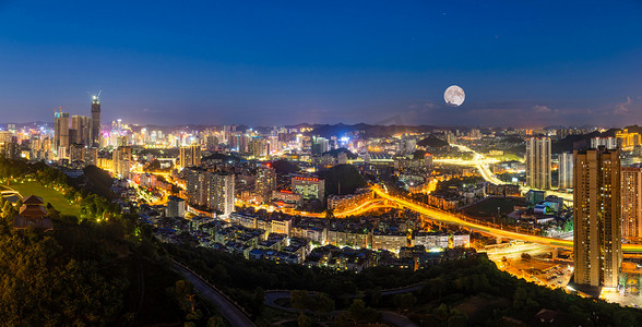 夜景全景摄影照片_中秋城市都市夜景月亮摄影图