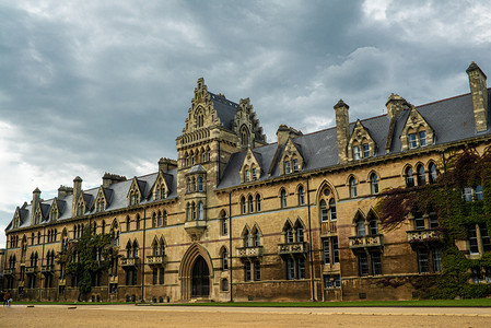 教学楼摄影照片_英国牛津大学教学楼主楼摄影图