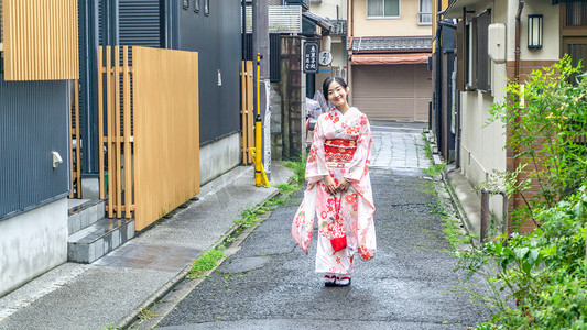 京都小巷和服女孩