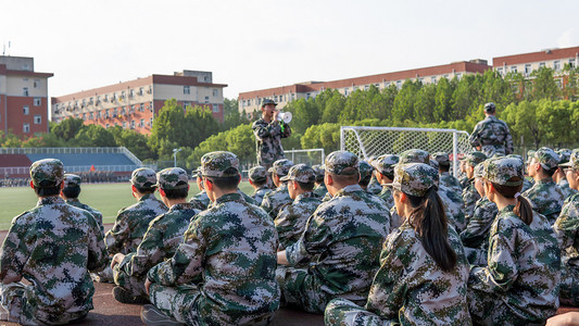 军人剪映摄影照片_大学生军训