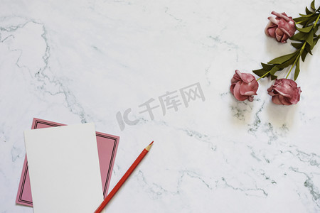 冰霜玫瑰摄影照片_文艺办公桌面摄影图