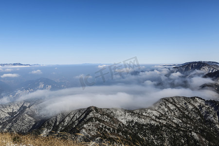 高山雪景蓝天摄影图