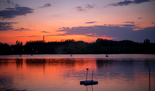 奥林匹克森林公园夕阳湖景摄影图