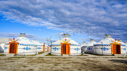内蒙大草原写真摄影照片_呼伦贝尔大草原上蒙古包建筑摄影图