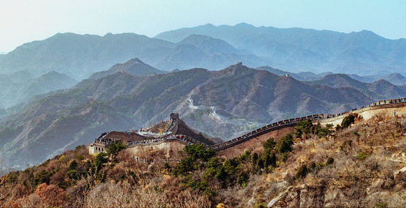 建军节白鸽摄影照片_八达岭冬季山峦长城景色摄影图