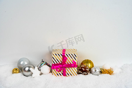 圣诞节装饰礼物盒彩球