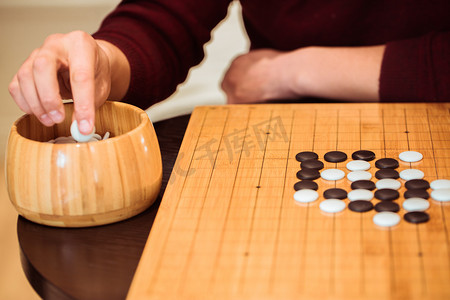 围棋拿棋姿势图片