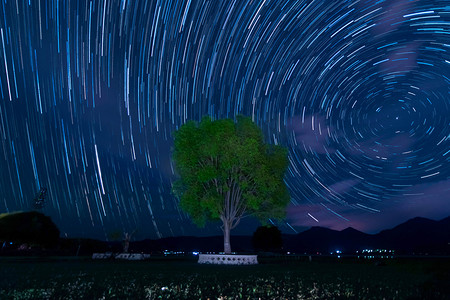 丽江拉市海公园星轨星空摄影图