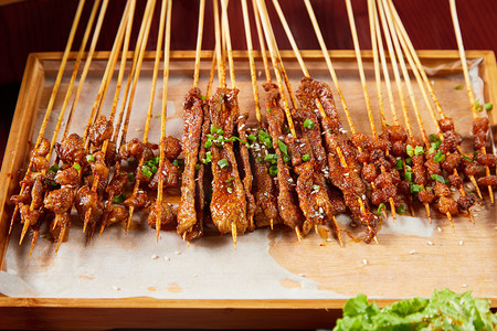 湘菜招牌摄影照片_烧烤串串正面俯拍餐饮美食摄影图