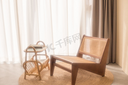 欧式边框摄影照片_柔焦室内家具椅子桌子欧式复古