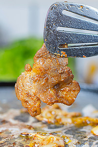 烤肉牛肉正面特写餐饮美食摄影图