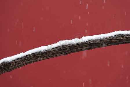 下雪故宫飘雪红墙背景摄影图