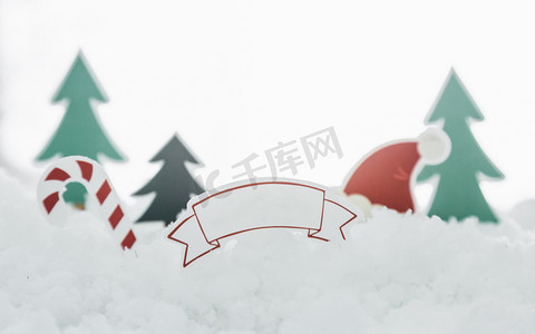冬至背景摄影照片_雪地圣诞元素背景图
