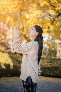 秋天的女子