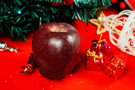 水果摄影照片_圣诞节的红苹果