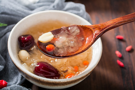 润肤养颜雪蛤粥摄影照片_美食红色银耳莲子羹