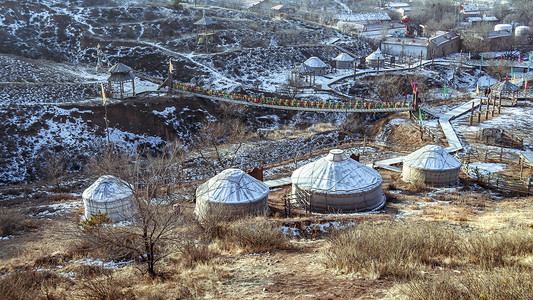 内蒙古冬季山涧蒙古包