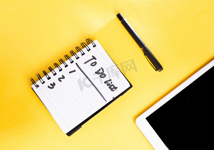 新年的心愿清单简约黄色纯色笔记本