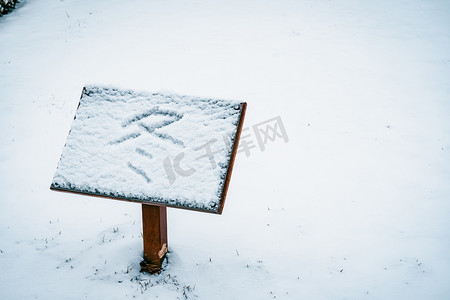 小雪大雪节气摄影照片_冬季的第一场初雪