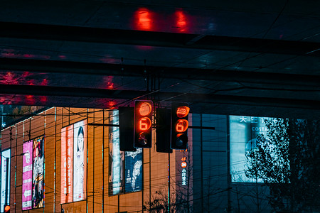 夜景道路摄影照片_城市夜景道路红灯指示灯