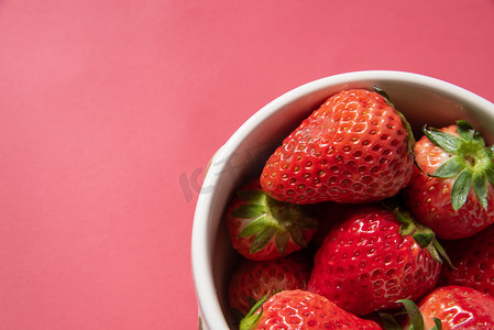 新鲜水果草莓特写的摄影图