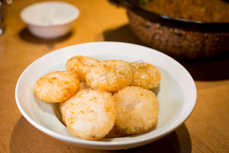 甜品餐饮摄影照片_美味中餐红糖糍粑球美食甜点