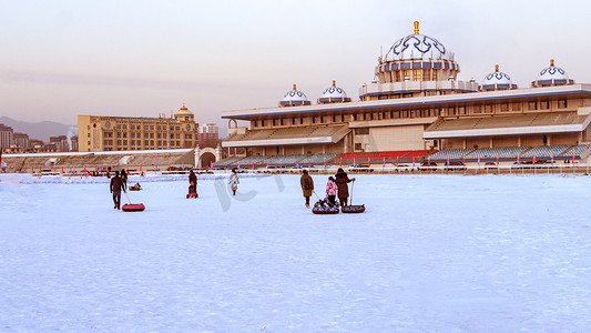 呼和浩特摄影照片_呼和浩特赛马场冬季冰雪