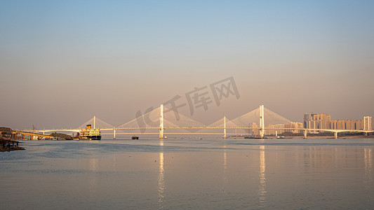 武汉城市建筑长江二桥摄影图