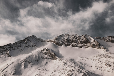 冬天文艺摄影照片_文艺冬天景观雪山