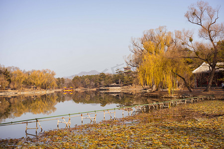 秋冬避暑山庄河边湖水自然风景