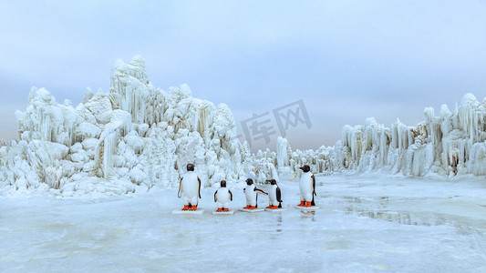 冰爽冰雪摄影照片_冰雕蓝天企鹅景观
