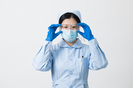 卫生防疫摄影照片_用手戴好护目镜的护士