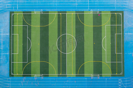学校足球场摄影照片_武汉城市建筑学校操场航拍摄影图