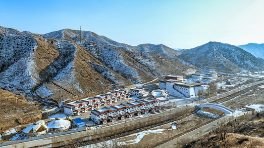 冬季山摄影照片_内蒙古包头五当召冬季鸟瞰图