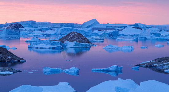 夏天南极中山站的晚霞摄影图
