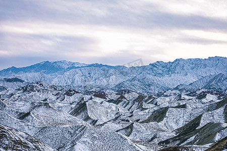 大气雪山摄影照片_大气紫色甘肃张掖雪后山谷