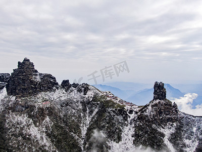 航拍冬天高山雪景