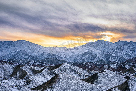 大气夕阳甘肃张掖冬季雪山