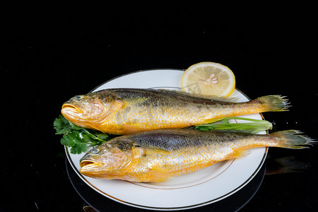 海鲜黄鱼摄影照片_餐饮美食海鲜黄鱼