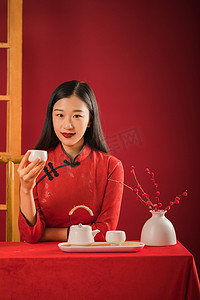 品茶的女茶艺师