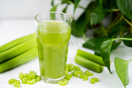 健康低脂鲜榨芹菜汁