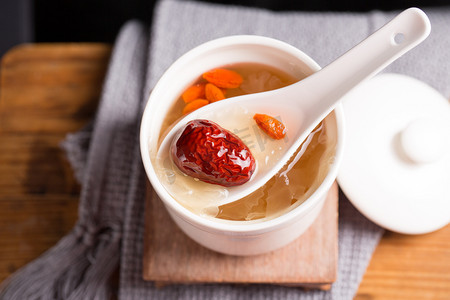 银耳汤中式甜品特写美食红枣