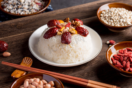 米饭餐饮美食摄影照片_八宝饭传统美食年味