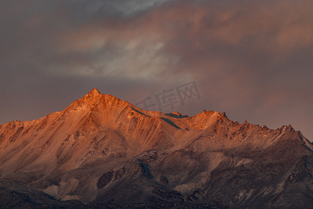 冬天风景摄影照片_文艺冬季风景雪山