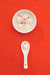 新年摄影照片_白瓷碗里的甜甜的汤圆