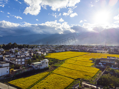 航拍大理苍山云海田园风光