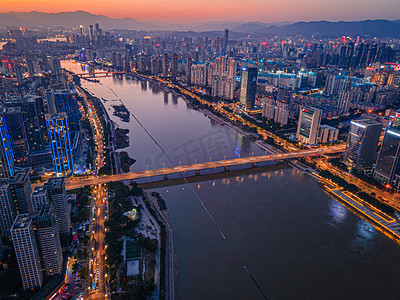 灯光下的城市夜景摄影照片_夕阳下的福州金融街鳌峰大桥