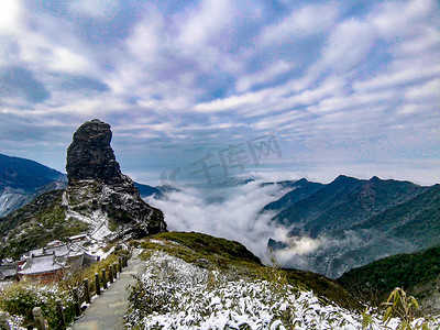 旅游雪景摄影照片_贵州冬天梵净山雪景山顶摄影图配图