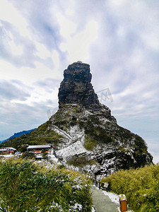 世纪寒潮摄影照片_贵州梵净山正面雪景摄影图配图