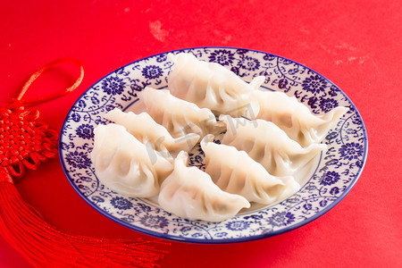 新春节日过年喜庆美食包饺子摄影图配图